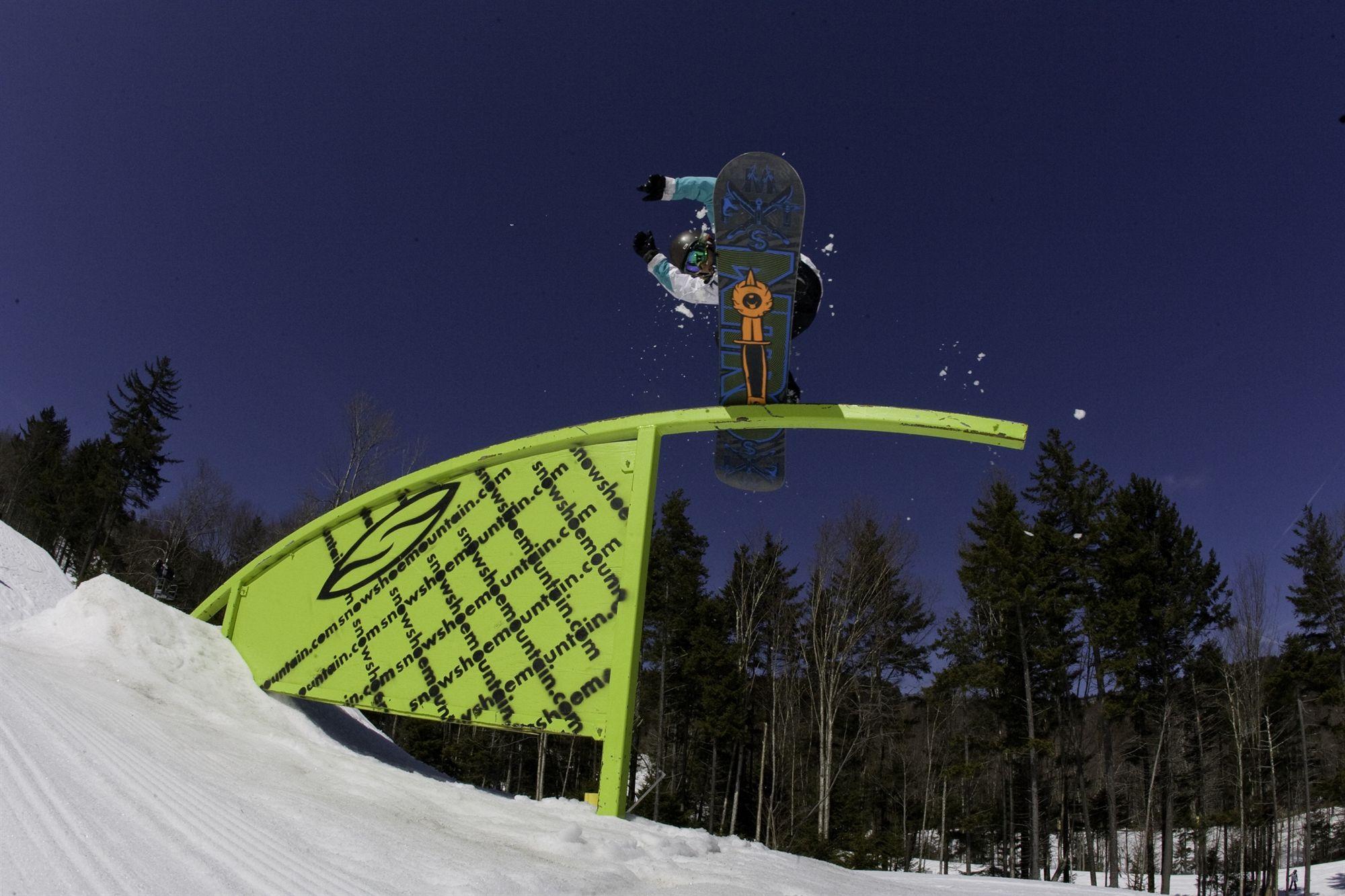 Snowcrest Hotel Snowshoe Bagian luar foto